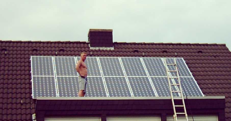 Solarzellen beim Aufbau